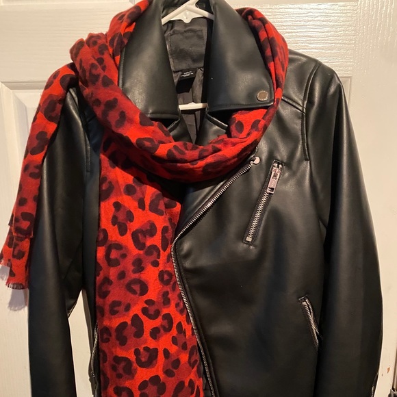 Zara Accessories - Zara Red Leopard lightweight scarf